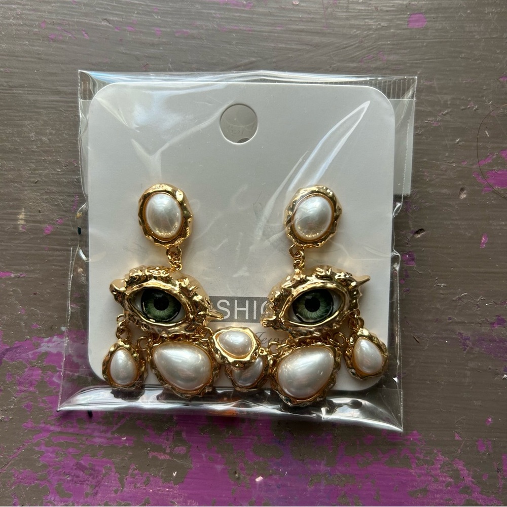 Elegant Gold and Pearl Eye Earrings